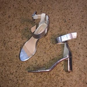 Chinese laundry Reggie heals